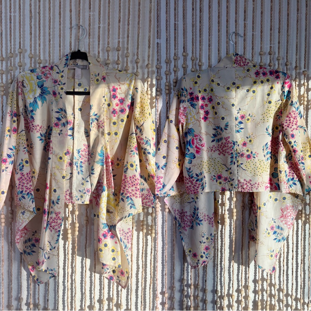 Forever 21 Contemporary Floral Fairy Garden Open Front Cream Kimono Long Sleeve